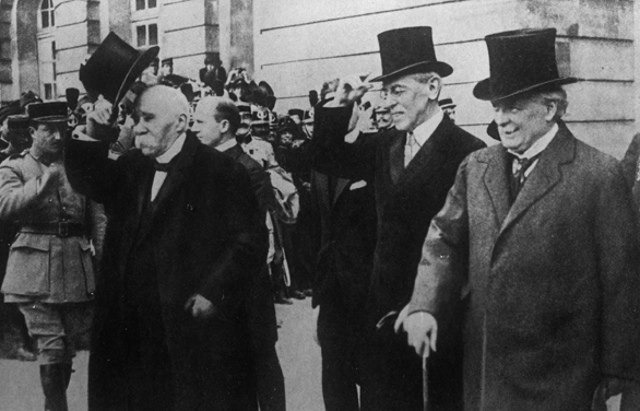 Didžioji trijulė, iš kairės: Žoržas Klemanso, Vudras Vilsonas, Deividas Loidas Džordžas, 1919 m.