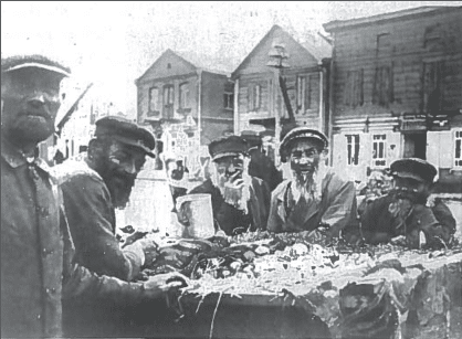 Žydai, obuolių pardavėjai, Vabalninko turguje