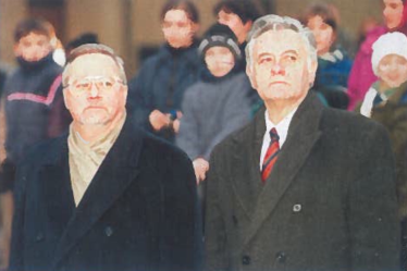 1998 m. sausio 13 d., Vilnius, Nepriklausomybės aikštė. LR Seimo Pirmininkas Vytautas Landsbergis ir Lietuvos Respublikos Prezidentas Valdas Adamkus