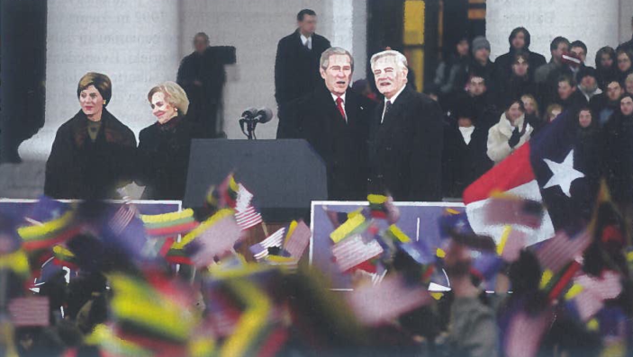 2003 m. lapkričio 23 d. Lietuvos ir JAV preidentai - Valdas Adamkus ir Džordžas Bušas Vilniaus Rotušės aikštėje.