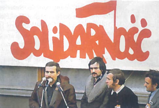Pirmasis komunistinėse šalyse profsąjungų judėjimas "Solidarumas" kovai už demokratiją suvienijo milijonus lenkų. Lenkų kova sustiprino ir kitų Rytų Europos tautų tikėjimą galimybe išsikovoti demokratines laisves. Pirmas iš kairės „ Solidarumo" vadovas buvęs elektrikas, o vėliau prezidentas Lechas Valensa