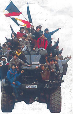 Rumunų sukilėliai. Bukareštas, 1989 m. gruodžio 23 d.