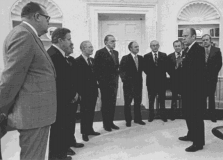 Išeivijos delegacija pas JAV prezidentą Džeraldą Rudolfą Fordą 1975 m. tariasi Baltijos šalių išlaisvinimo reikalais