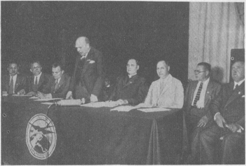 Pirmojo pasaulio lietuvių kongreso prezidiumas Kongresas įvyko 1935 m. rugpiūčio 11—17 d. Kaune. Tarp kitko jis nutarė įkurti Pasaulio Lietuvių Sąjungą.