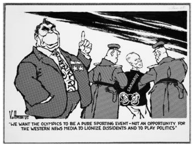 Edmundo Valtmano 1980 m. karikatūra: Brežnevas kalba, už jo kariškiai išveda surištą Sacharovą; užrašas apie olimpines žaidynes ir disidentus