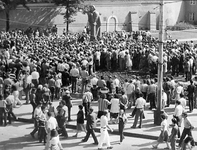 1987 m. rugpjūčio 23 d. mitingas prie A. Mickevičiaus paminklo